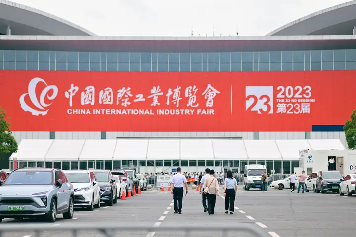 How to find a manufacturer in China: four routes compared